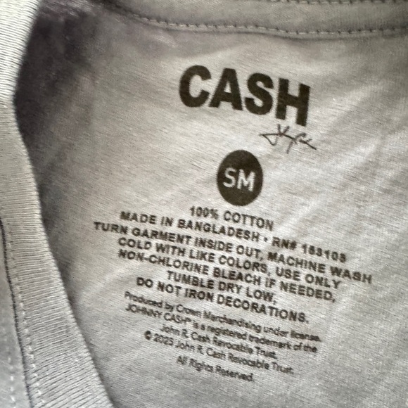 Women's Johnny Cash "Man in Black" Short Sleeve Graphic Oversized T-Shirt NWOT - Picture 3 of 4